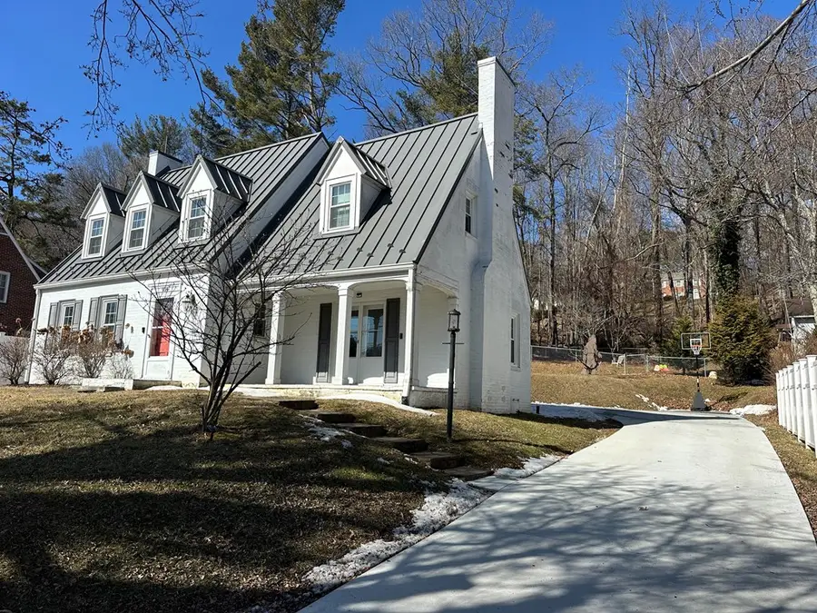 934 W Stuart Dr, Galax, VA 24333 - #2