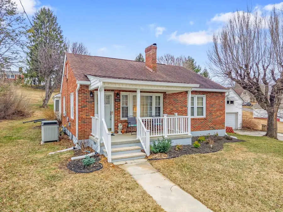 455 Valley St, Wytheville, VA 24382 - #3