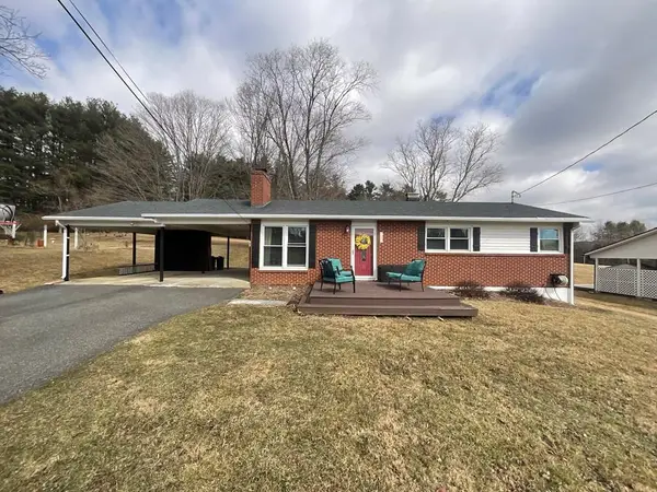 329 Hill St., Hillsville, VA 24343