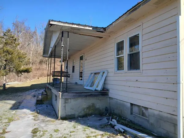 2221 Daywood Ln, Marion, VA 24354