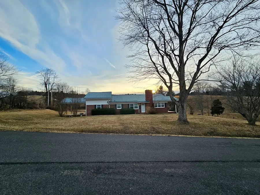 331 PLEASANT VIEW RD, Austinville, VA 24312 - #2