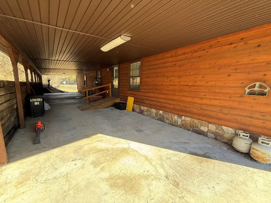 5163 Kents Ridge Rd, Cedar Bluff, VA 24609 - #3