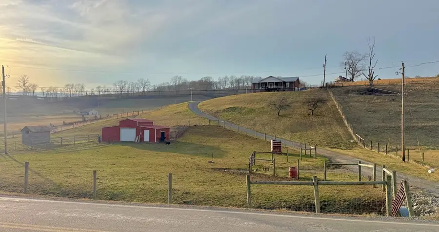 108 Meredith Ln, Tazewell, VA 24651 - #2