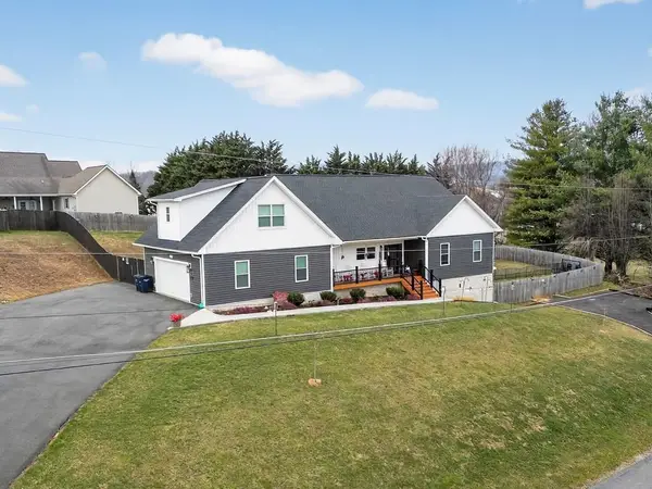 222 Spanish Oak, Glade Spring, VA 24340