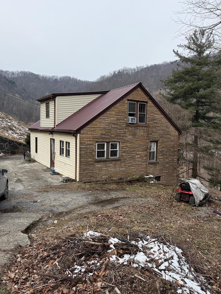 1148 Russell Hill Street, Grundy, VA 24614 - #1