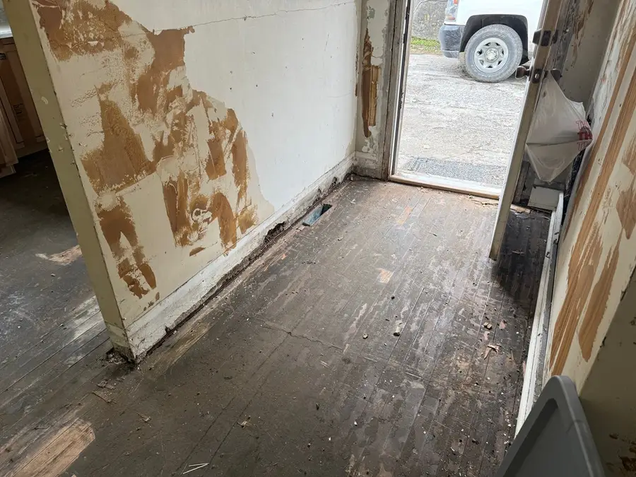 1148 Russell Hill Street, Grundy, VA 24614 - #3