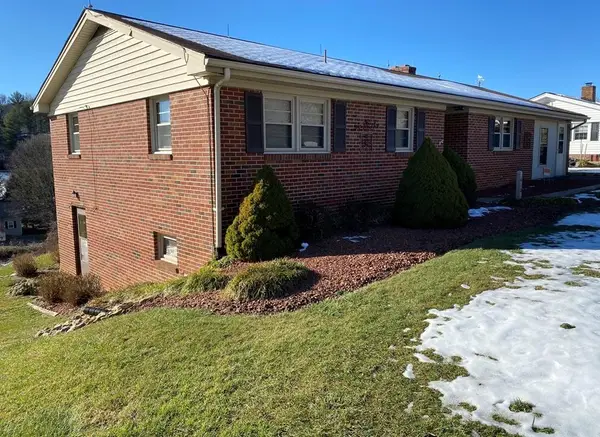 410 Colonial Ave, Independence, VA 24348