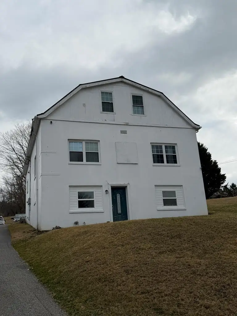 409 S Independence Ave, Independence, VA 24348 - #2