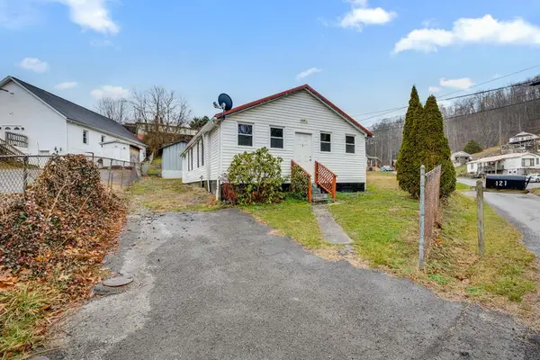 121 Golden Rd, Richlands, VA 24641