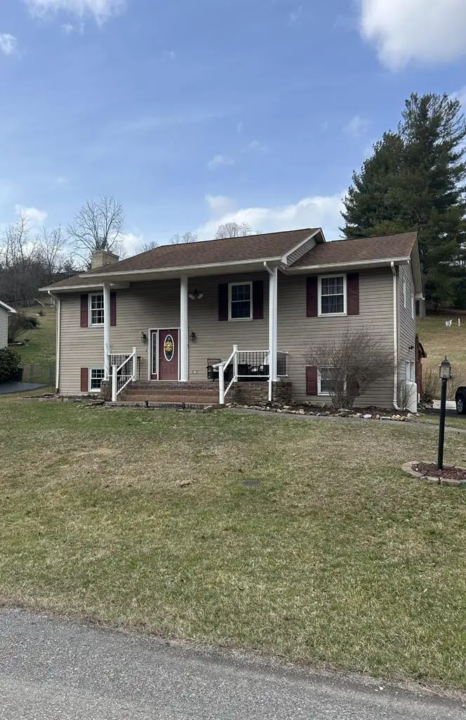 288 Terry Dr, Richlands, VA 24641 - #1
