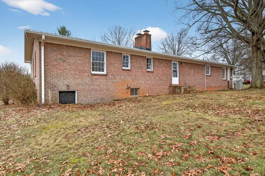 867 Wayne Ave, Abingdon, VA 24210 - #3