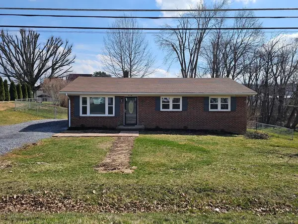 718 Sunset Dr, Chilhowie, VA 24319