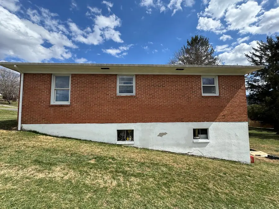 360 Harman Street, North Tazewell, VA 24630 - #3