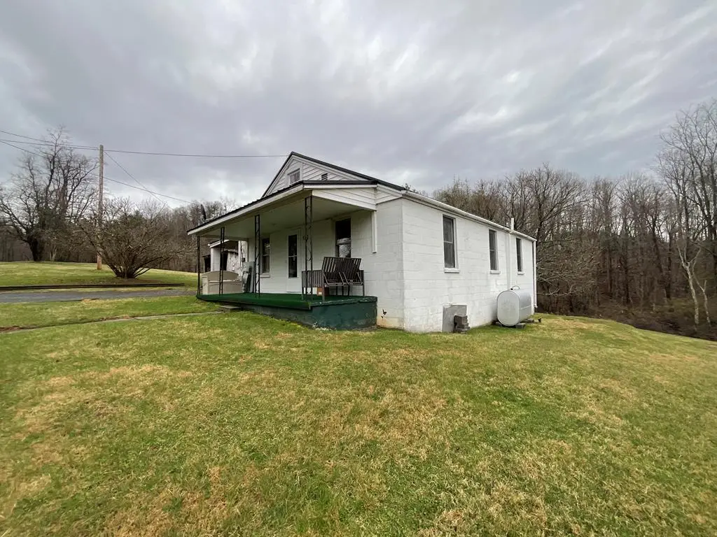 127 Cox St, Galax, VA 24333 - #1
