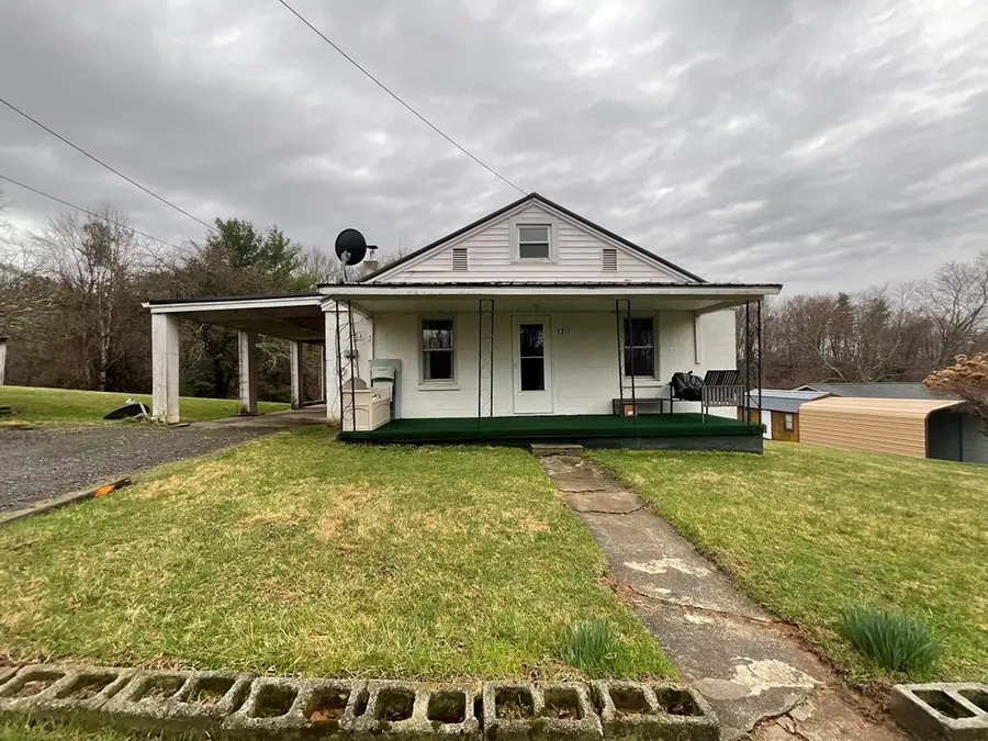 127 Cox St, Galax, VA 24333 - #2