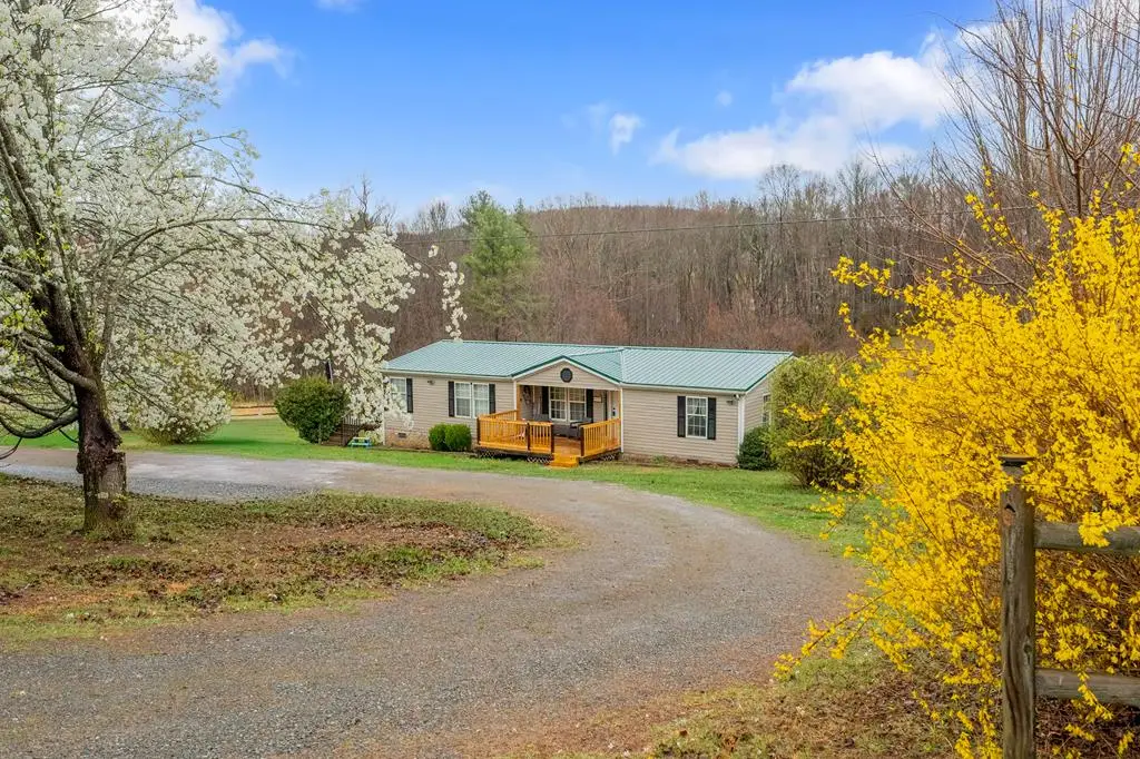 182 Lonesome Dove Ln, Max Meadows, VA 24360 - #1