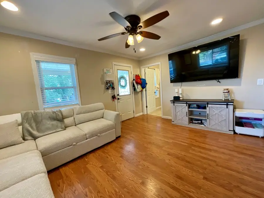 106 1st Ave, Galax, VA 24333 - #3