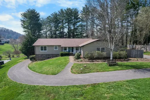 823 Birdie Dr, Abingdon, VA 24211