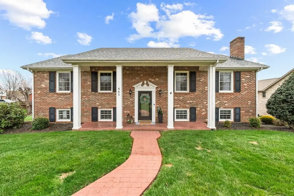 665 Mountain View Dr, Wytheville, VA 24382 - #1