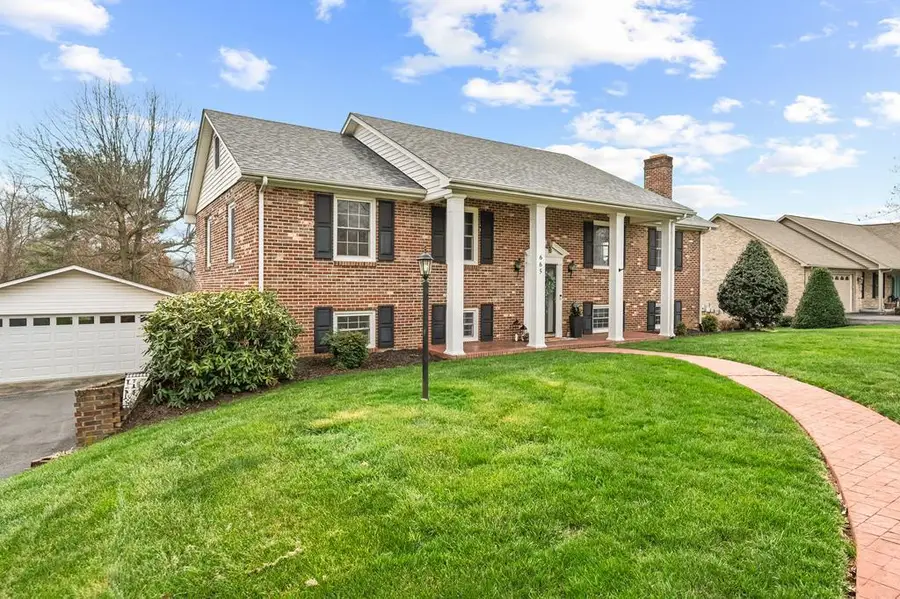 665 Mountain View Dr, Wytheville, VA 24382 - #2