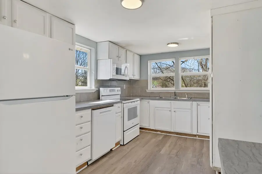 239 E Glade St, Glade Spring, VA 24340 - #2