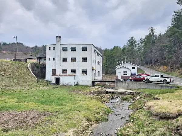 53 Ivanhoe Rd, Fries, VA 24330