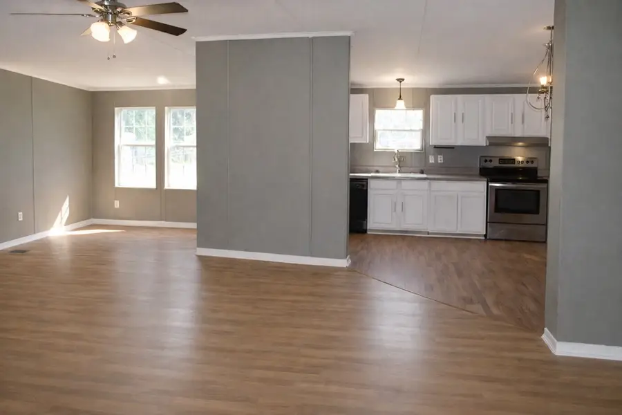 242 Middle Creek Rd, Cedar Bluff, VA 24609 - #2