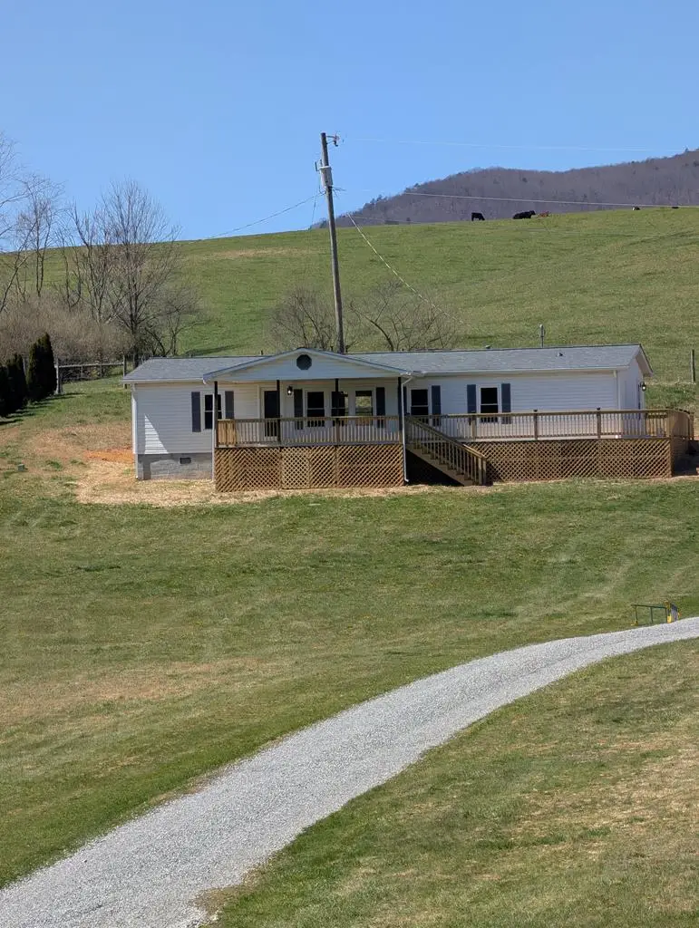 1439 Ivanhoe RD, Max Meadows, VA 24360 - #1