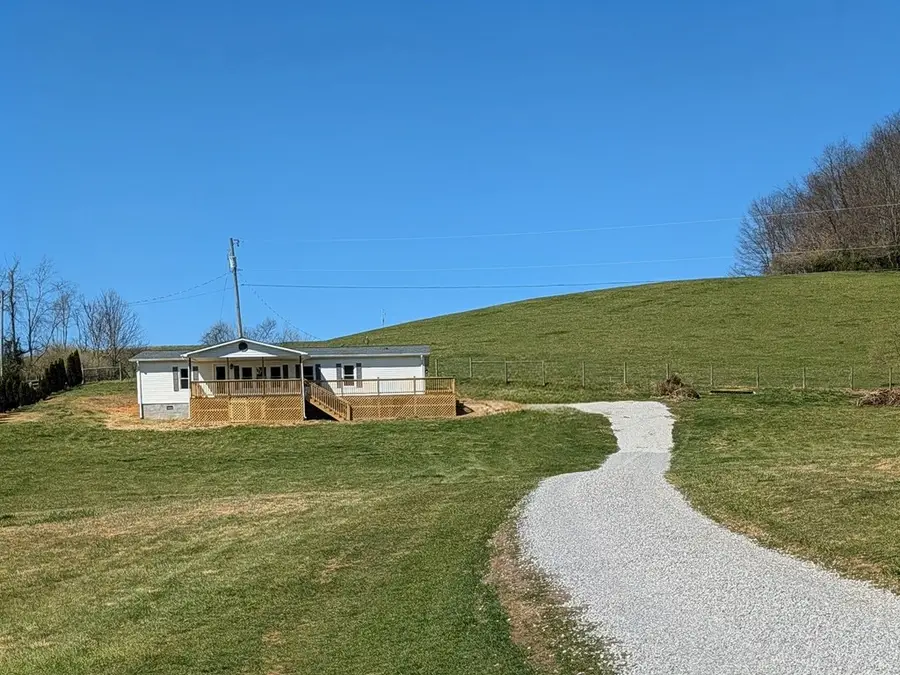 1439 Ivanhoe RD, Max Meadows, VA 24360 - #2