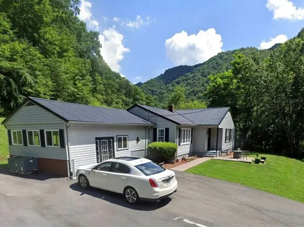 1030 Holland  St, Grundy, VA 24614