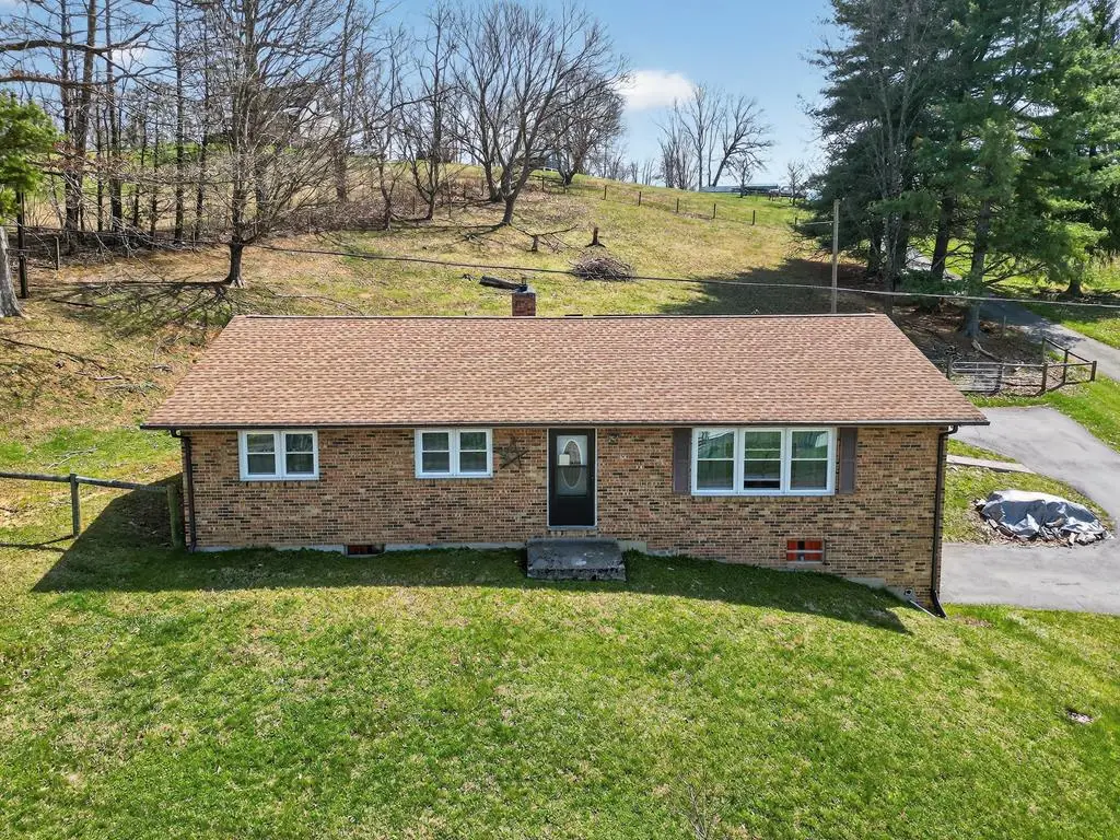 1306 Chilhowie St, Marion, VA 24354 - #1