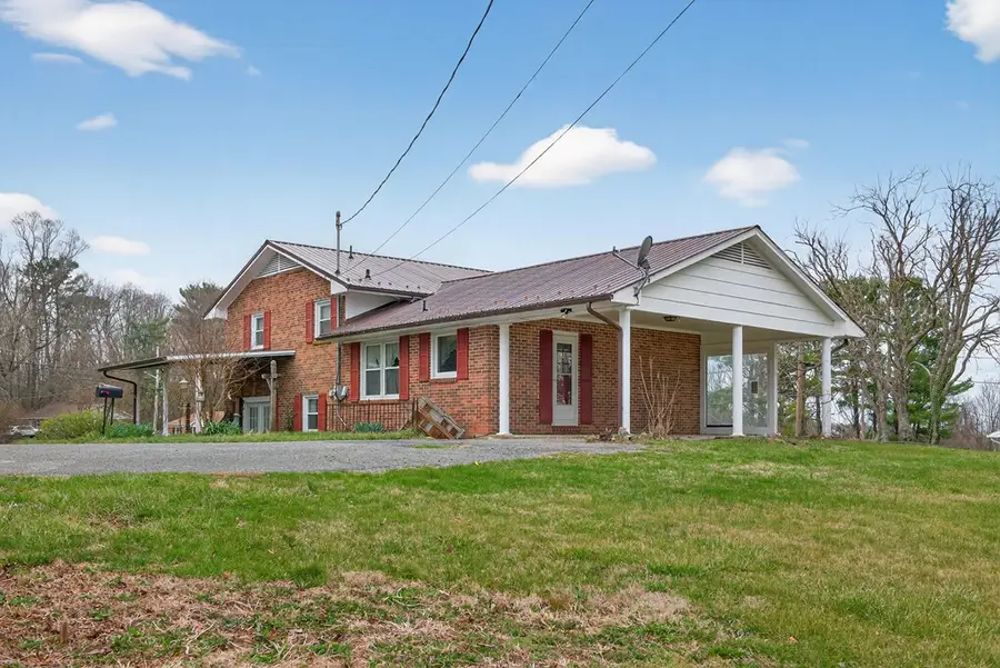 21 Highland Park Dr., Hillsville, VA 24343 - #2