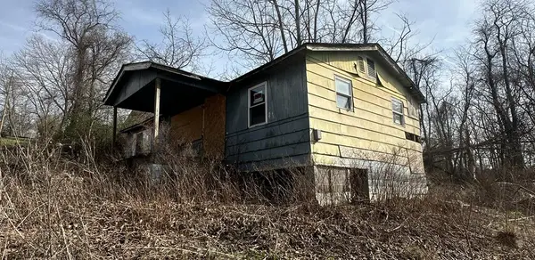 111 Garrett St, Galax, VA 24333