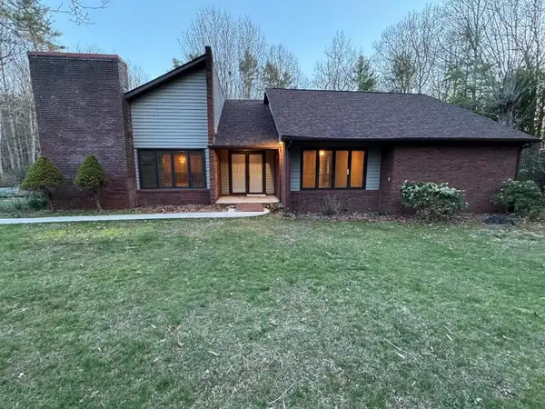 338 Oak Knoll Dr., Hillsville, VA 24343