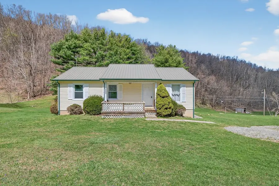 5285 Wardell Rd, Pounding Mill, VA 24637 - #2