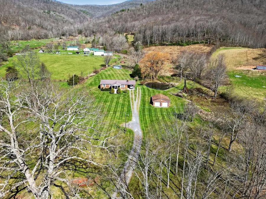 553 Good Neighbor Dr., Tazewell, VA 24651 - #3