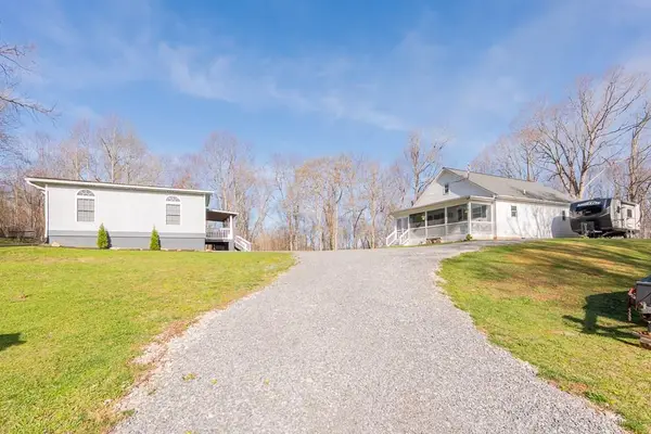 725 Cross Ave, Pearisburg, VA 24134