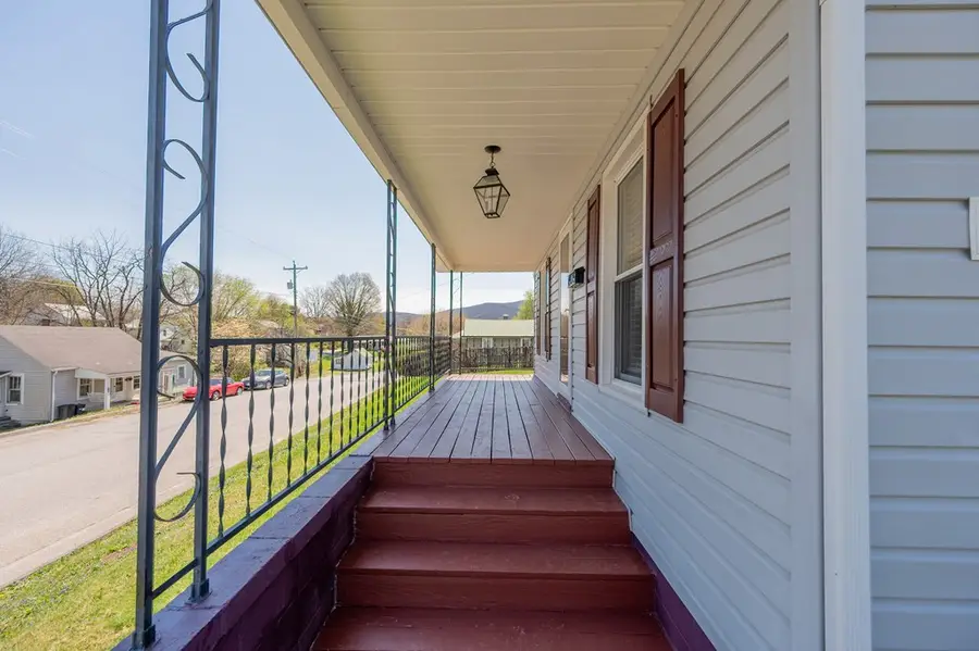 905 Franklin Street, Wytheville, VA 24382 - #2