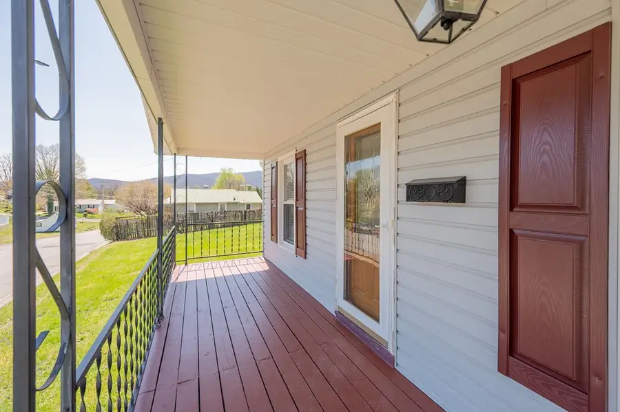 905 Franklin Street, Wytheville, VA 24382 - #3