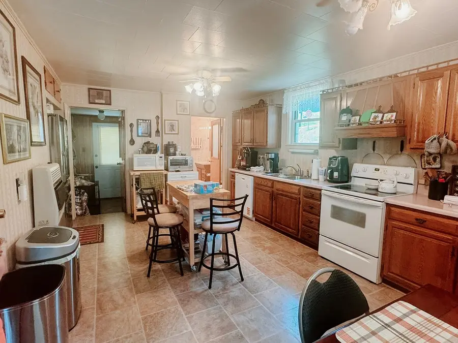 221 SURFACE DRIVE, Tazewell, VA 24651 - #2