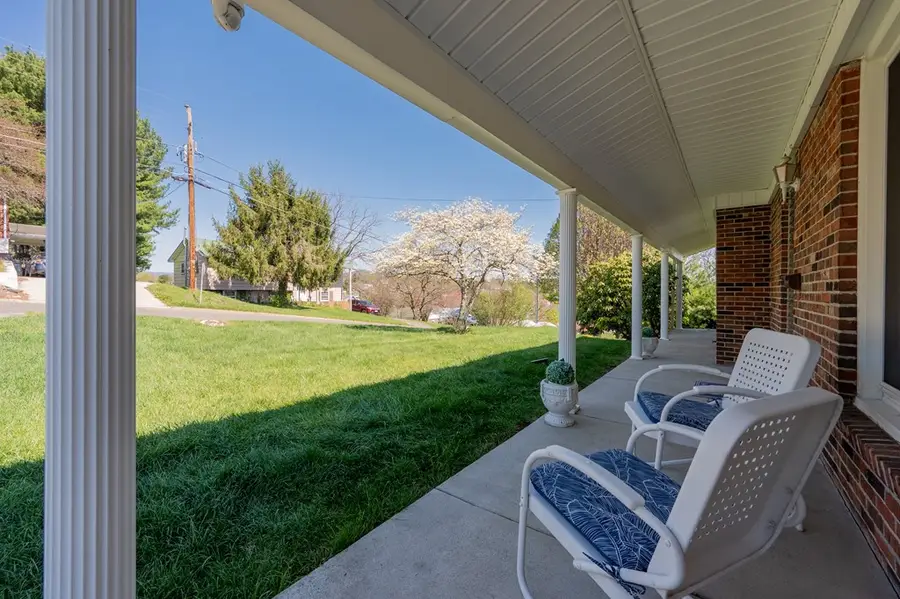 465 Pine St., Wytheville, VA 24382 - #3