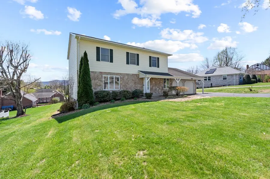 225 Fairway Ln, Wytheville, VA 24382 - #2