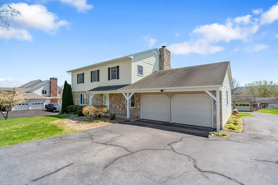 225 Fairway Ln, Wytheville, VA 24382 - #3