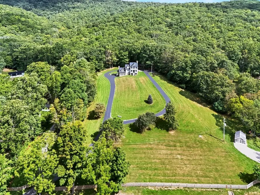 3712 Crocketts Cove Rd, Wytheville, VA 24382 - #2