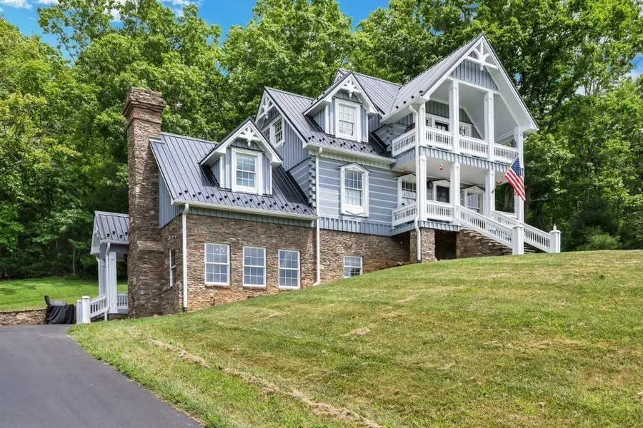 3712 Crocketts Cove Rd, Wytheville, VA 24382 - #3