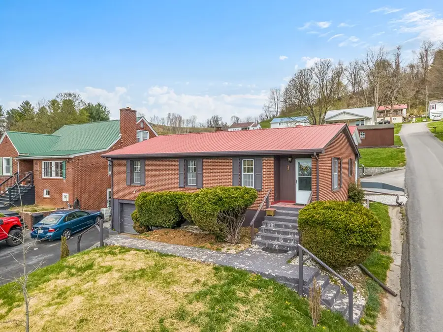 687 Riverside Dr, North Tazewell, VA 24630 - #2