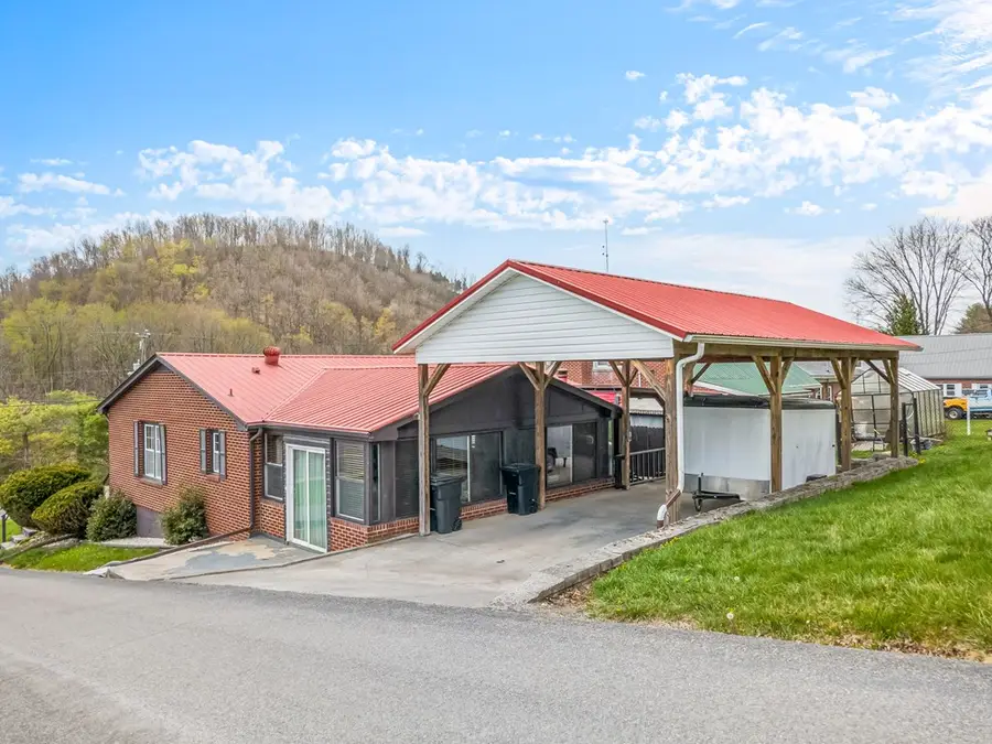687 Riverside Dr, North Tazewell, VA 24630 - #3