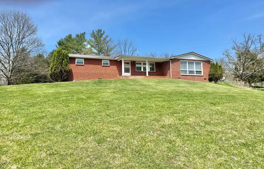 68 Beths Ln, Cedar Bluff, VA 24609 - #2
