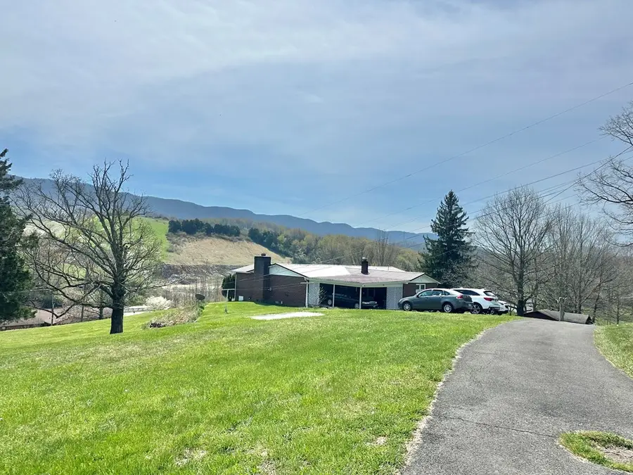 68 Beths Ln, Cedar Bluff, VA 24609 - #3