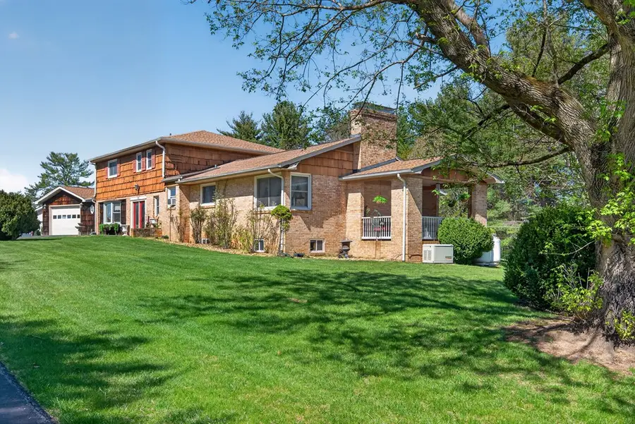 134 Lynnhaven Rd., Hillsville, VA 24343 - #2